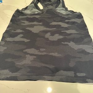Athleta momentum tank. Camo. Sz large